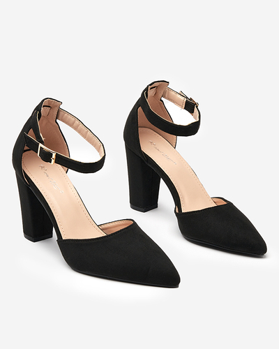 Schwarze Damensandalen auf der Kinotia-Post - Schuhe