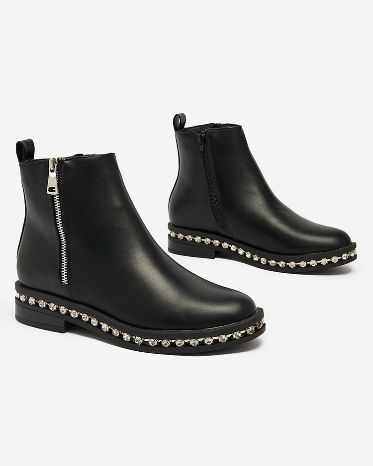 Royalfashion Schwarze Damenstiefel mit flachem Absatz und Zirkonen Wiskuni