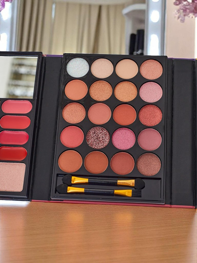 ANYLADY Kompakte Make-up-Palette – Lidschatten, Kontur, Lippen 33 Farbtöne