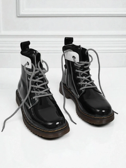 Жіночі ботильйони Perseida Nero з екологічної лакованої шкіри, на шнурівці