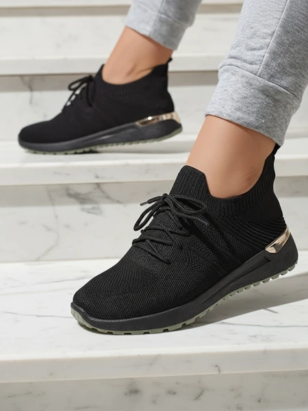Damen-Sneakers Mistrale in Schwarz mit flachem Absatz