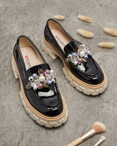 Schwarz lackierte Damenmokassins mit Ornament Leliab- Footwear