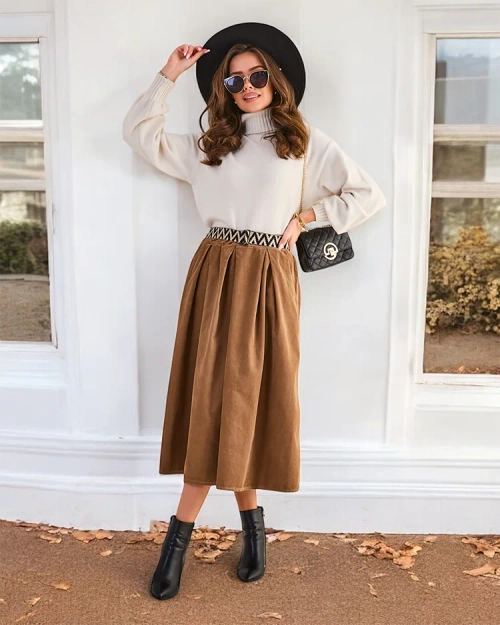 Жіноча середньовічна spкна з бархату.