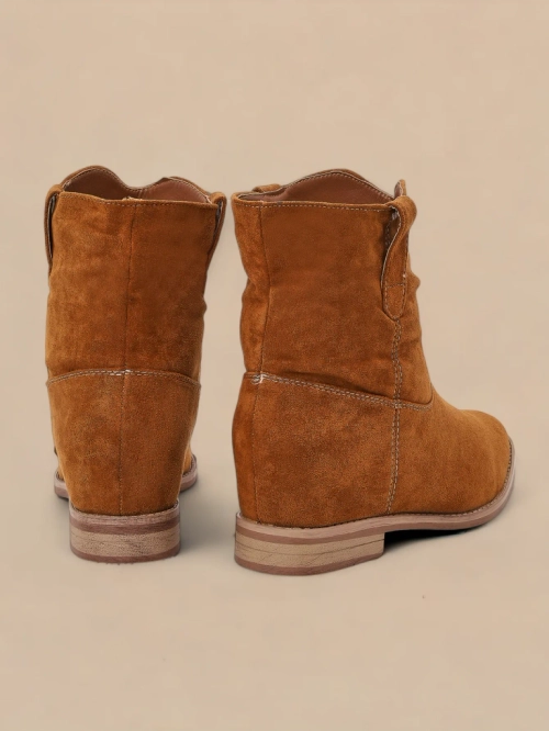 Коричневі черевики на прихованій танкетці Jelluma