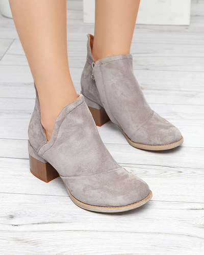 Graue isolierte Damenstiefel am Karela Pfosten - Schuhe
