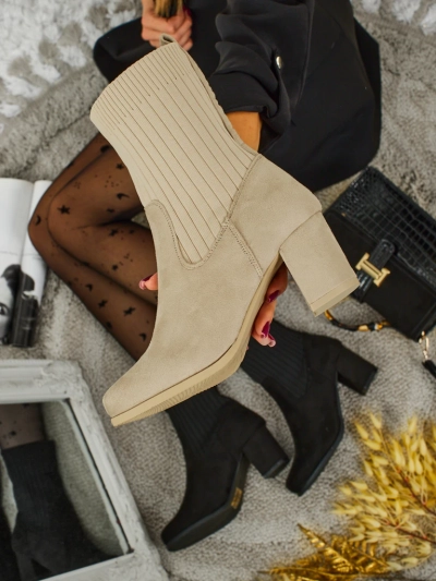Damen Stiefeletten aus Eco-Wildleder mit Blockabsatz und sockenähnlichem Einsatz LumenThorn