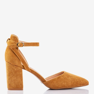 OUTLET Braune, ausgeschnittene Pumps auf höherem Pfosten. Partyzeit - Schuhe