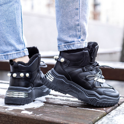 Schwarze Sneaker mit Pommie-Isolierung - Schuhe