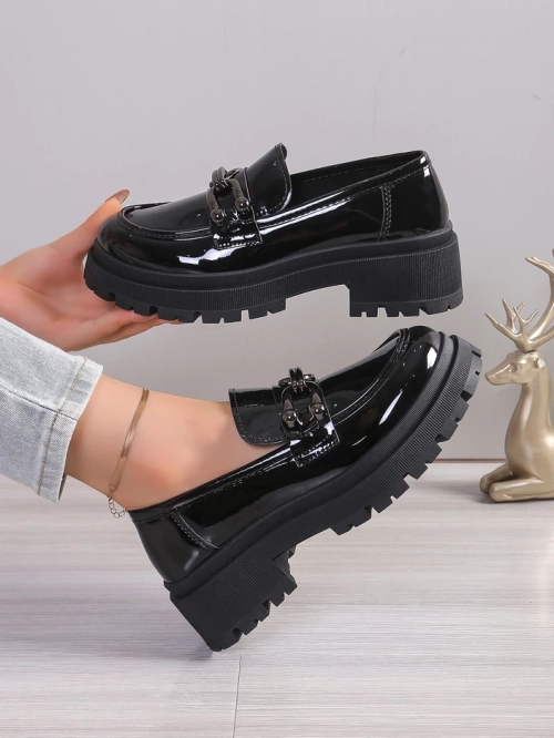 Royalfashion Жіночі лаковані лофери Arieda