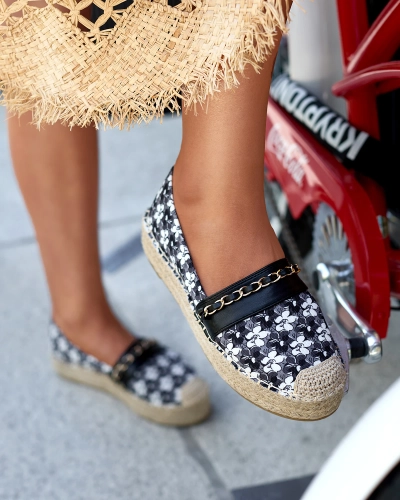 Schwarze Espadrilles mit Blumenmuster Azzaxi- Footwear