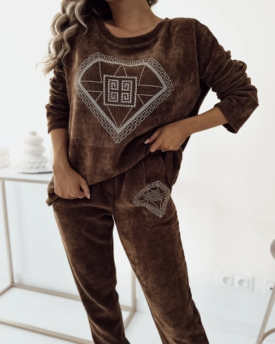 Royalfashion Темно-коричневий жіночий світшот з нашивкою з цирконію