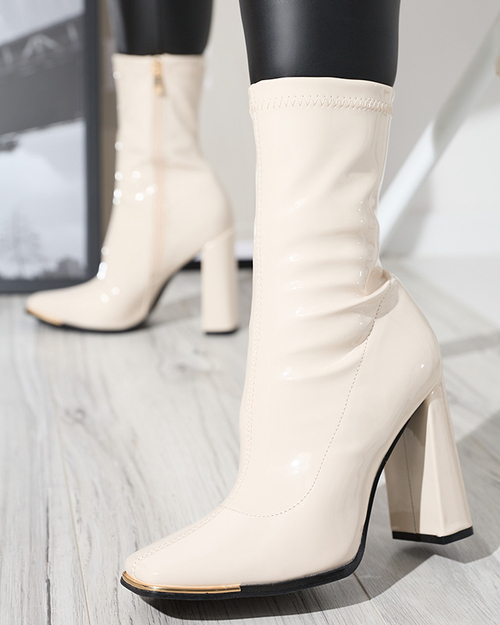 Кремові лаковані жіночі чоботи на посту Рекіла - Взуття