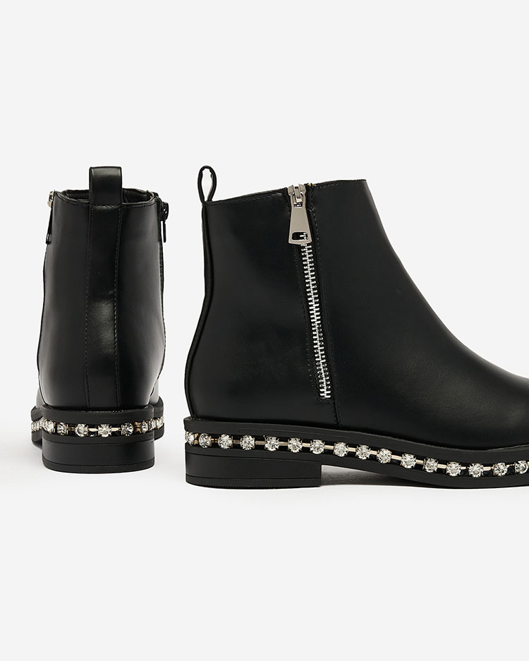 Royalfashion Schwarze Damenstiefel mit flachem Absatz und Zirkonen Wiskuni