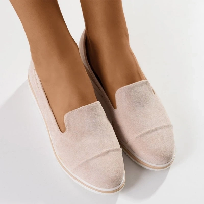 OUTLET Beige Mokassins für Damen auf einem niedrigen Keil Dardariel - Schuhe