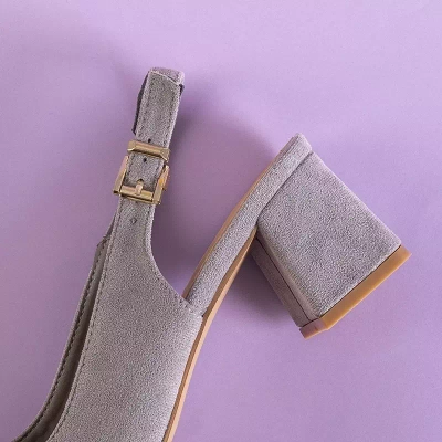 OUTLET Graue Damensandalen aus Öko-Wildleder auf einem Panella-Pfosten - Schuhe