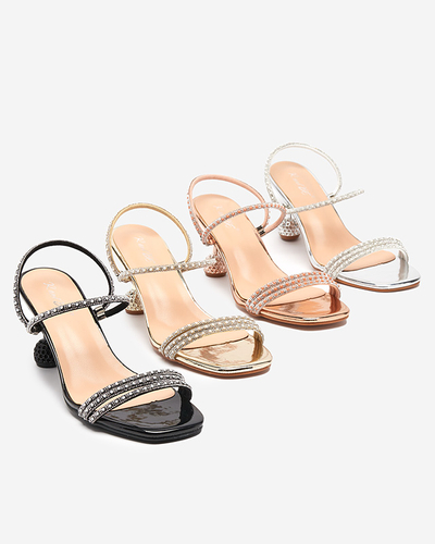 Gold lackierte Hausschuhe mit niedrigem Absatz Lakopi - Schuhe