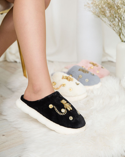 Royalfashion Schwarze Damenpelzpantoffeln mit Ornamenten Erserra