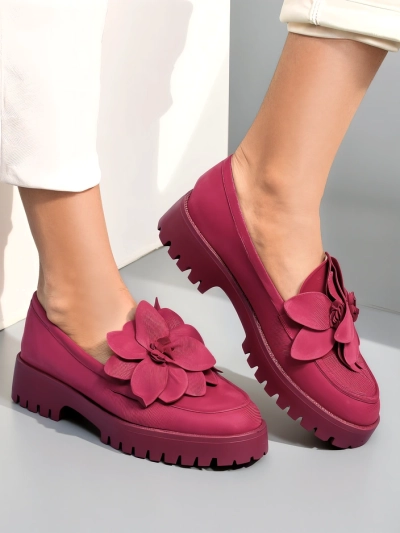 Royalfashion Eco-Suede Damenmokassins mit Floverse-Blume