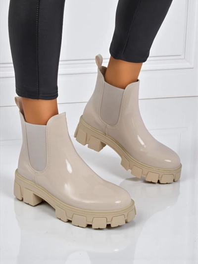 Royalfashion Stiefeletten mit massiver Sohle aus lackiertem Öko-Leder Calista Weide