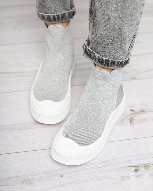 Жіноче спортивне взуття сріблястого кольору Bejoko