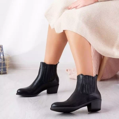 OUTLET Schwarze Stiefel mit niedrigem Posten Westernias - Schuhe