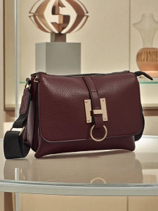 Burgund || braun