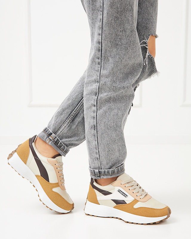 Tragen Sie braune Sportschuhe für Damen - Schuhe