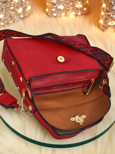 Damenhandtasche Ariadna Rosso aus Öko-Leder mit dekorativer Biene rot
