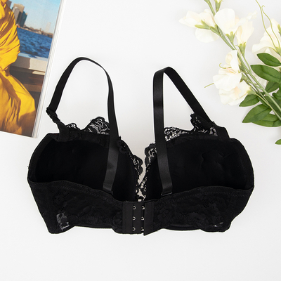 Червоний бюстгальтер з чорним мереживом