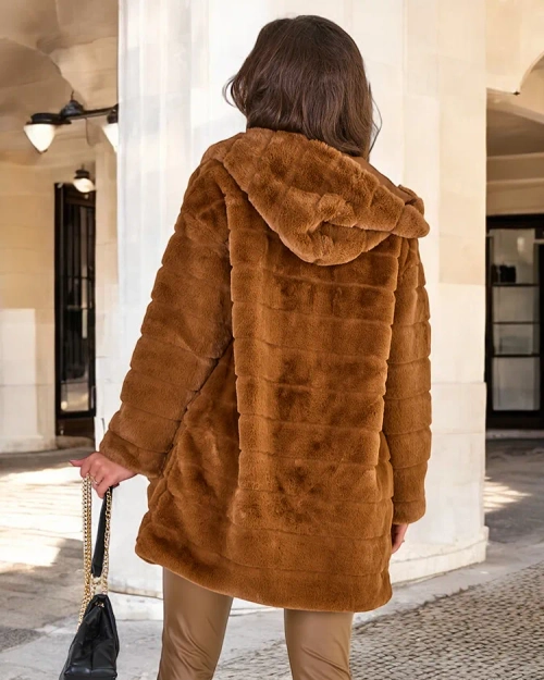 Жіноче хутряне пальто Royalfashion