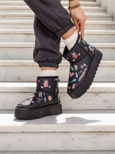 Royalfashion Kurze Schneestiefel im Stil für Frauen mit Hanaga-Aufklebern
