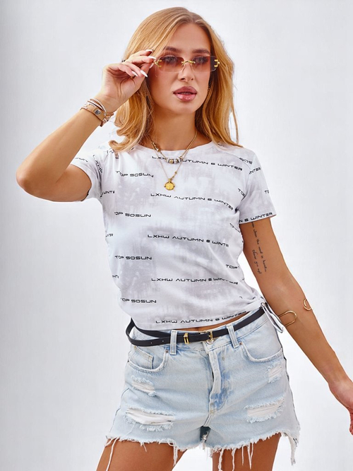 Royalfashion Жіноча бавовняна футболка з боковими зав’язками, написами та блискітками