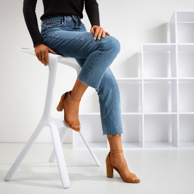 OUTLET Коричневі жіночі босоніжки на столику Sweet Honey - Взуття