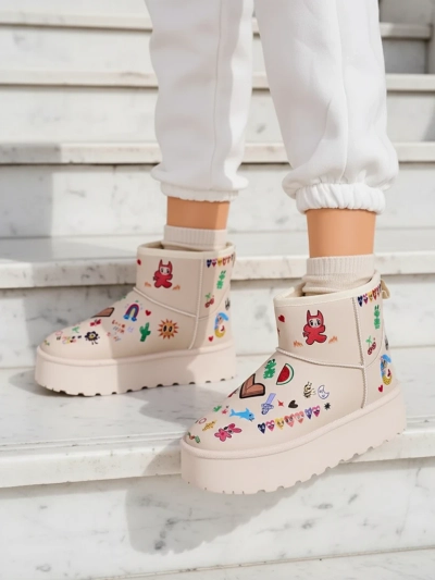 Royalfashion Kurze Damen-Schneestiefel mit Hanaga-Aufklebern