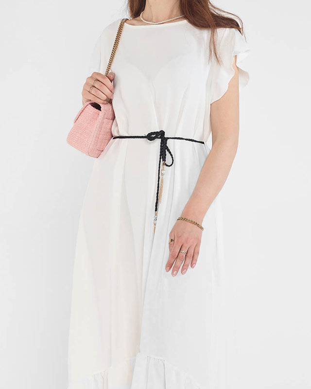 Weißes Damenkleid mit Rüschen und Bindegürtel in der Taille - Kleidung