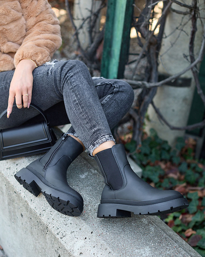 Royalfashion Schwarze matte Damenstiefel Tavebra mit flachem Absatz