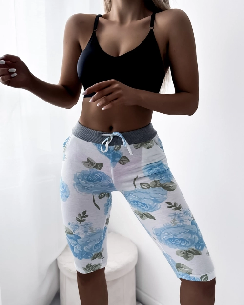 Білі жіночі шорти з блакитними квітами