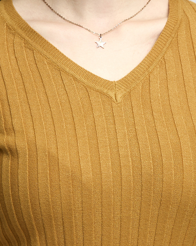 Жіночий светр в рубчик гірчичного кольору 