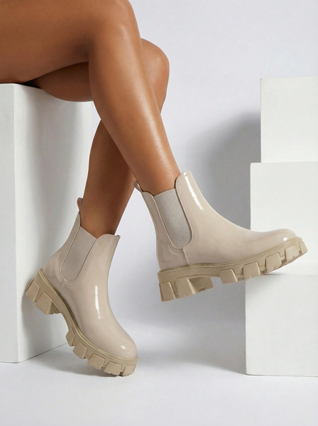 Royalfashion Stiefeletten mit massiver Sohle aus lackiertem Öko-Leder Calista Weide