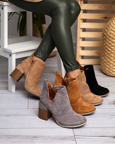 Hellgraue Damenstiefeletten mit Cintura-Ausschnitten - Schuhe