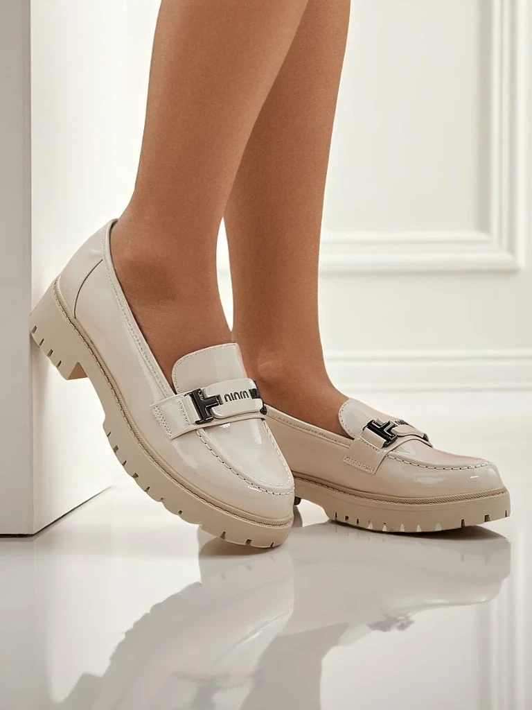 Damen Loafer Atena beige mit flachem Absatz aus Öko-Leder