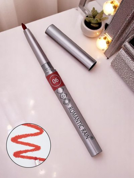 Lippenkonturenstift in der Farbe Strawberry Mousse