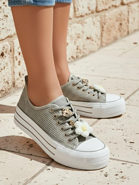 Royalfashion Damen perforierte Sneakers mit Dekorationen Osdo