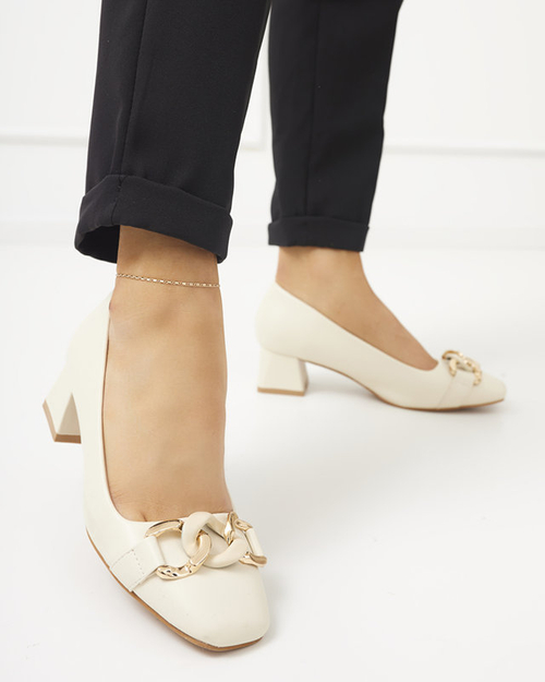 Кремові жіночі туфлі на низьких підборах Vetina