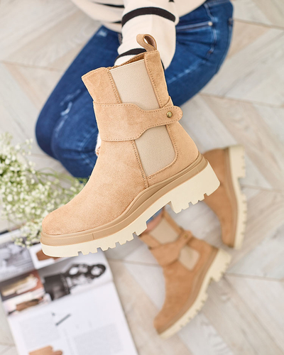 Royalfashion Hellbraune Damenstiefel mit Zierriemen Doasa