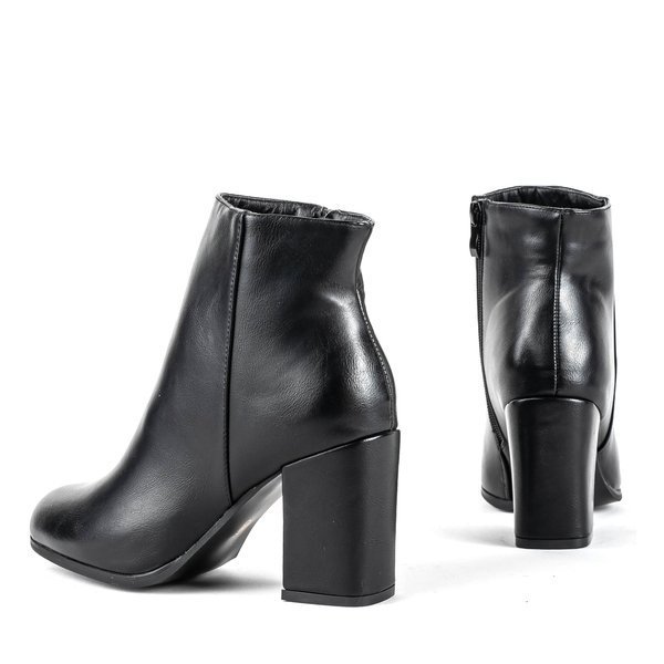 Schwarze Stiefel an einem höheren Pfosten Pekan - Footwear