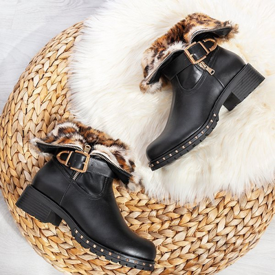 Rahels schwarze Stiefel mit flachem Absatz - Schuhe