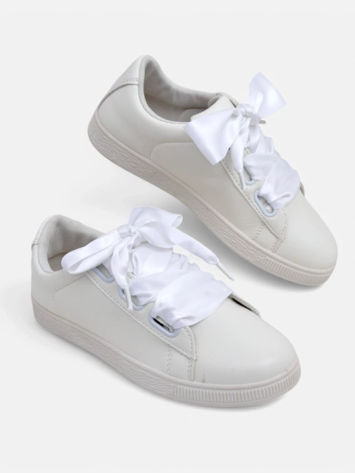 Кросівки Royalfashion жіночі з екологічної шкіри з декоративними шнурками Etti