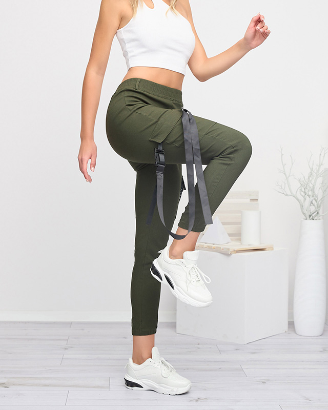 Dunkelgrüne Damen-Cargohose mit Gürtel - Kleidung