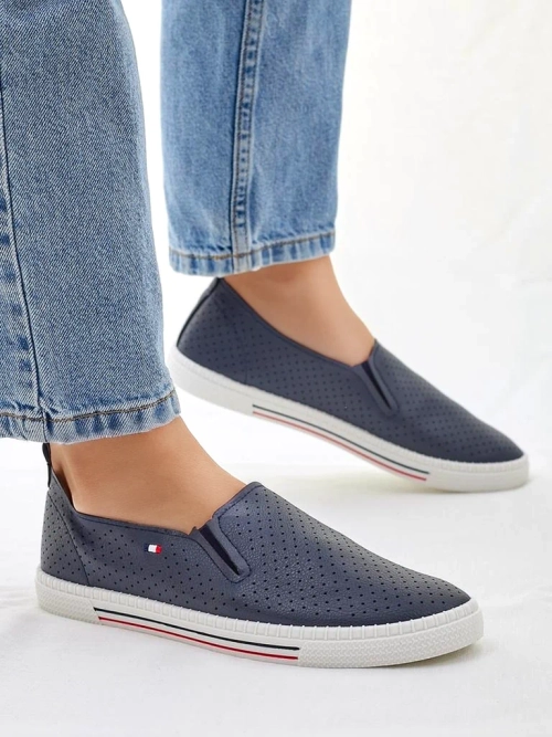 Royalfashion Жіночі перфоровані сліпони Vielles